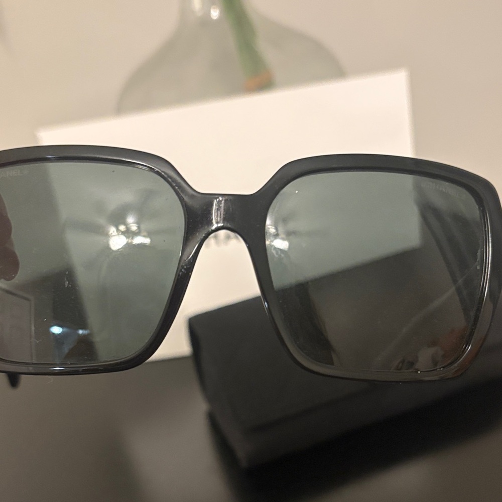 CHANEL Black Sunglasses with Gold Accents - Picture 4 of 7